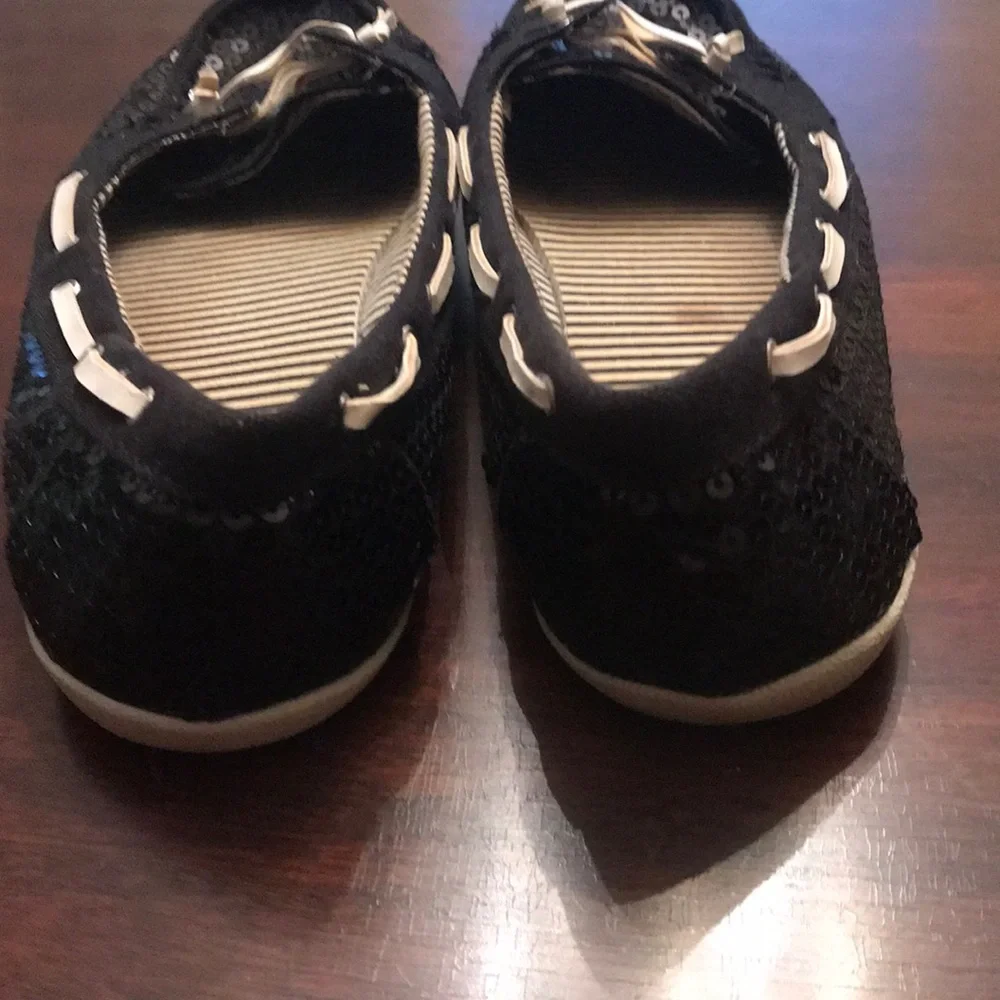 GREAT UC ARIZONA Women’s black and white slip on
